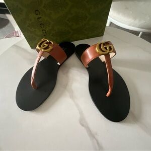 Gucci Women's Black and Tan Sandals